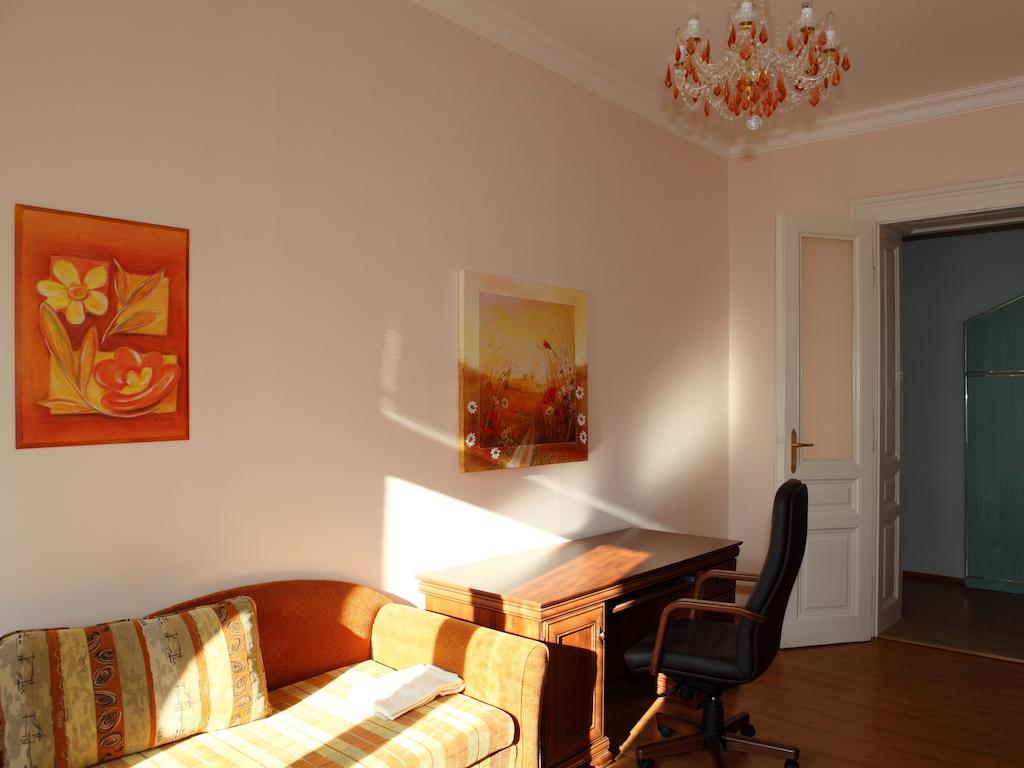 7K - Apartmany Lazenska Karlovy Vary Ruang foto